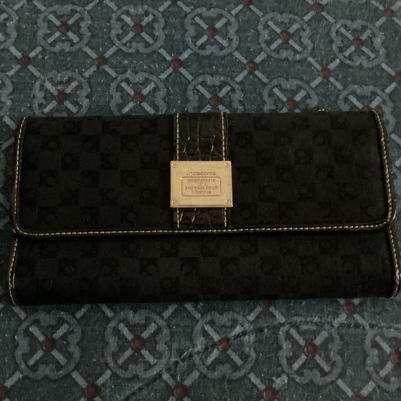 Liz Claiborne Black Wallet - Picture 1 of 7